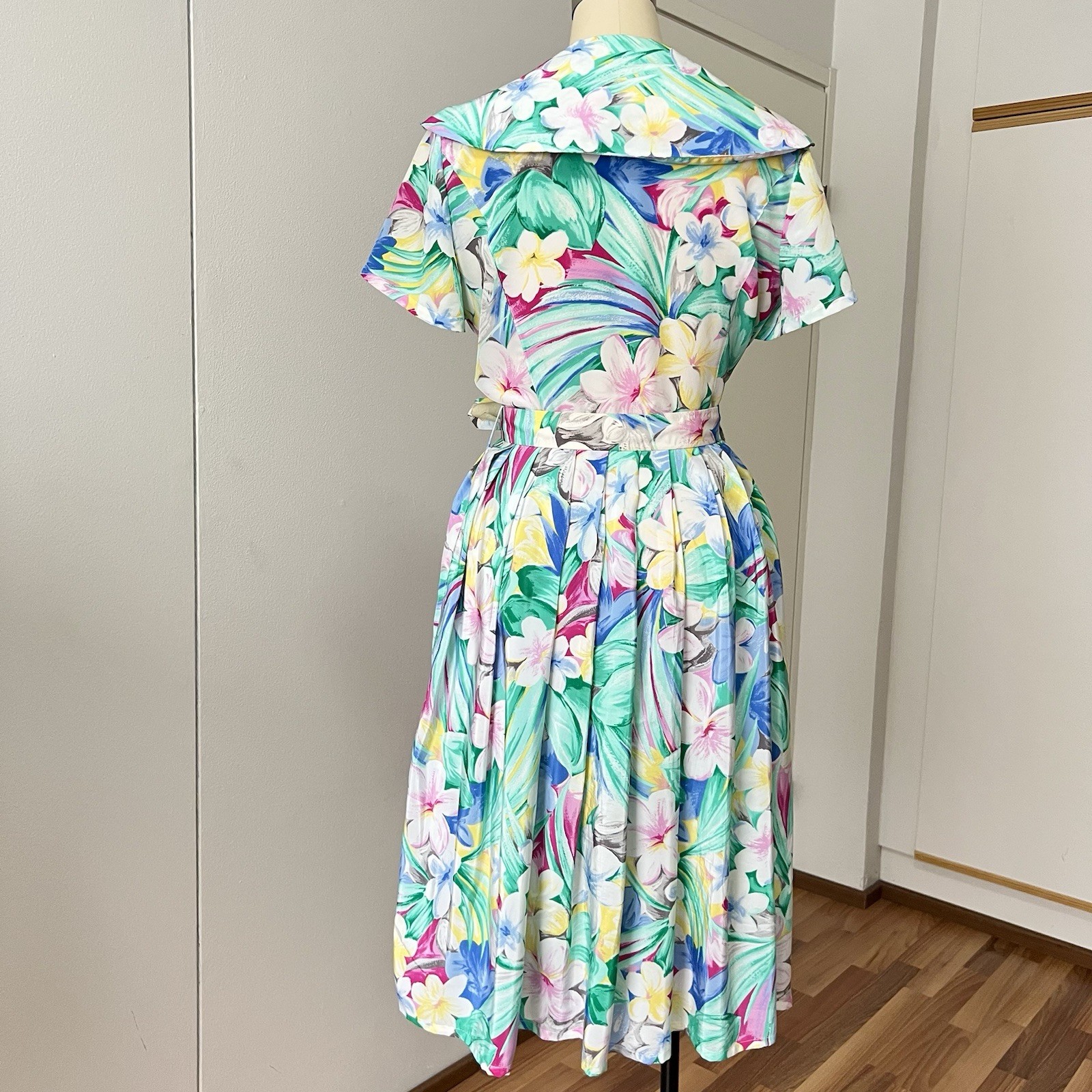 1980s Floral Midi Day Dress French Vintage Button Front Pleated 80s Does 40s