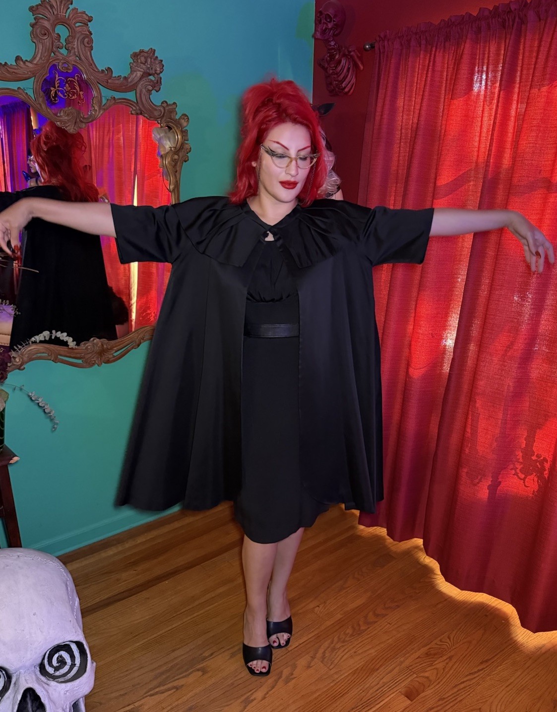 Deadstock Vintage 1950’s Vendom Original California Black satin w ruffle collar