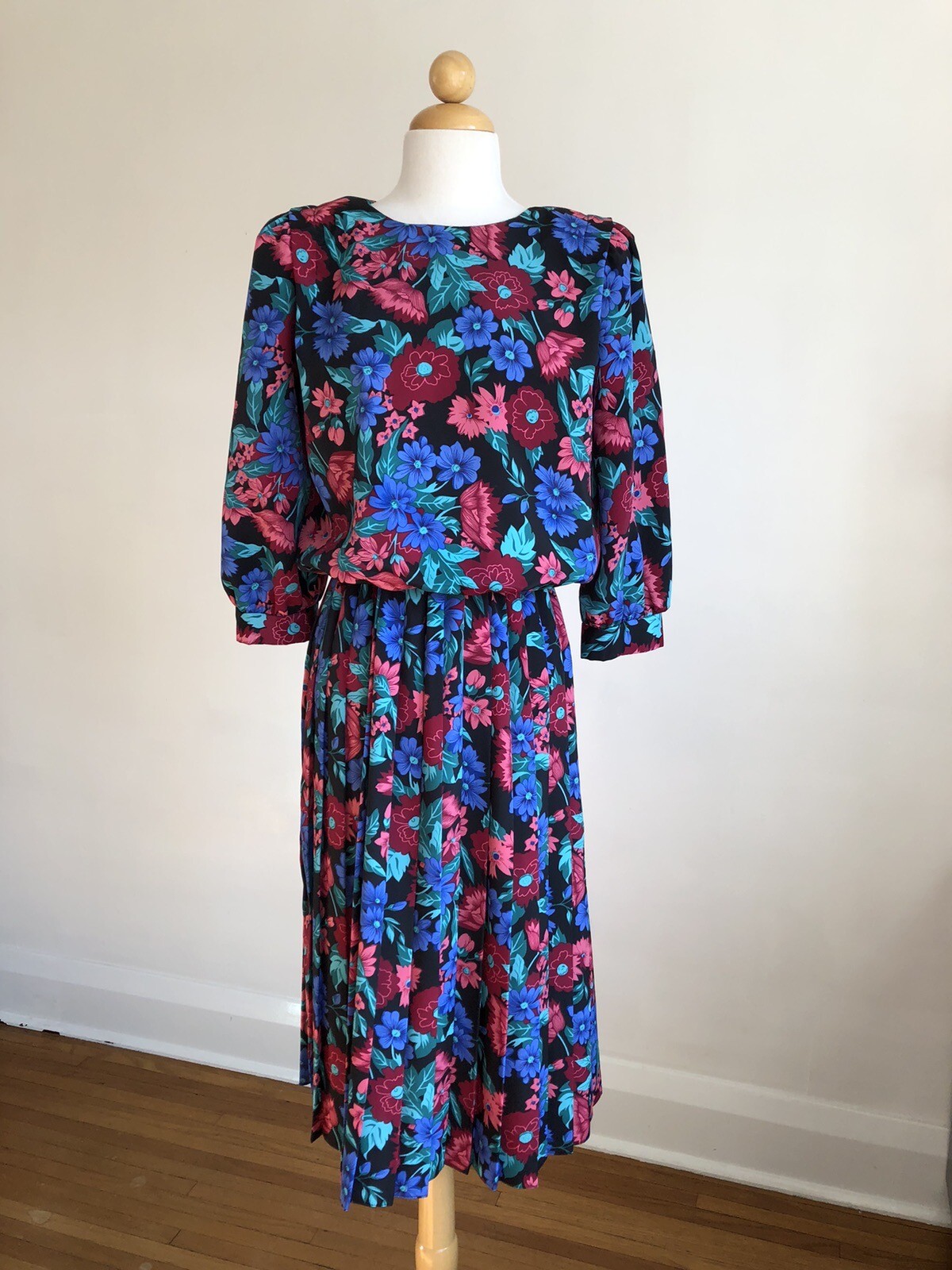 GORGEOUS VTG SHELLY MICHAELS Silky Floral Pleated Dress SZ 7/8