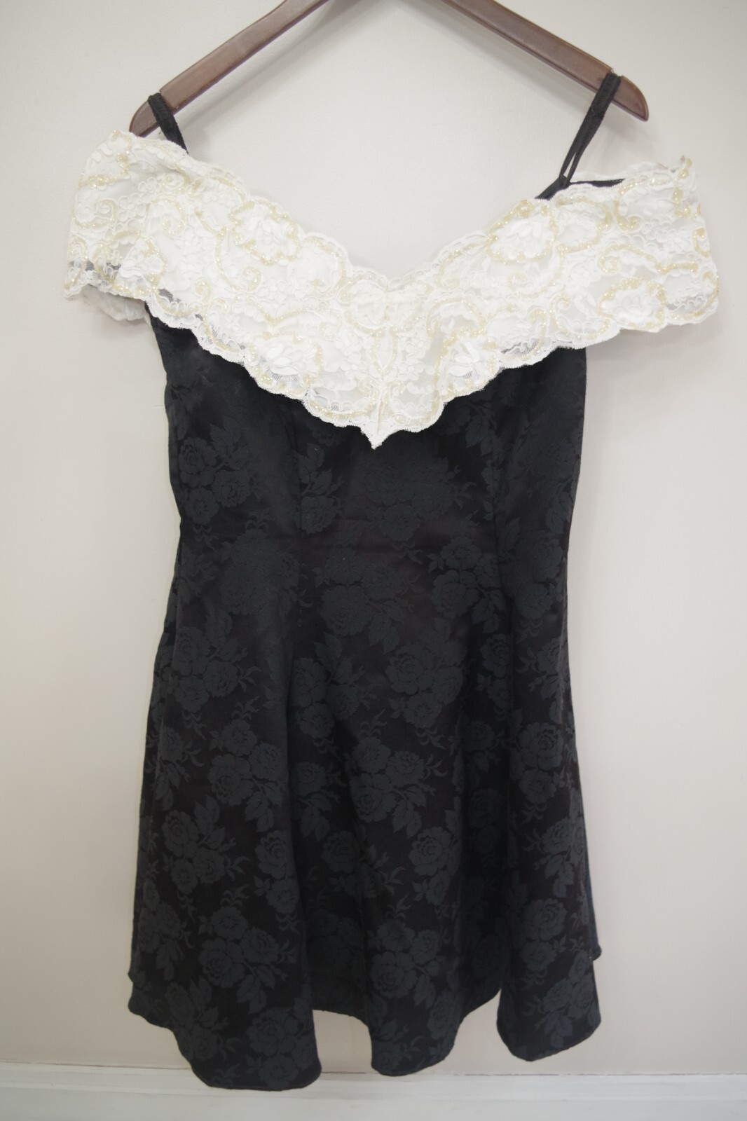C12 Scarlett Nite VTG 11/12 Black Brocade & White Lace & Beads Prom Dress Party