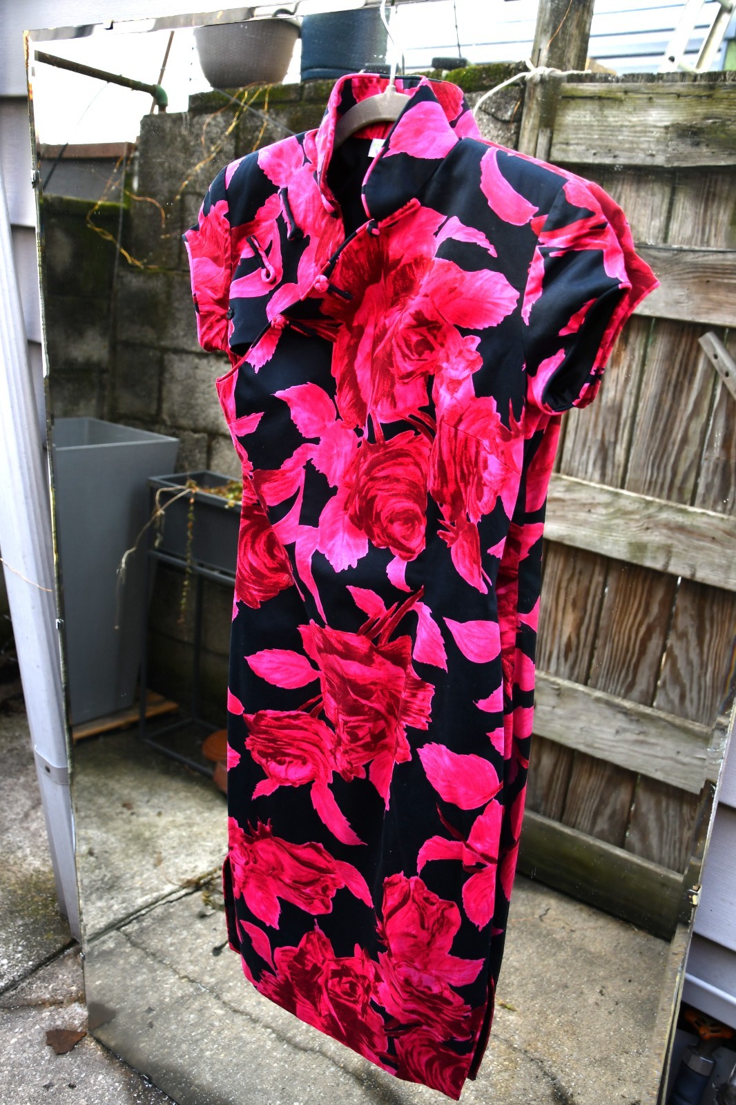 Shanghai Tang Qipao Cheongsam Chinese Dress, Small, US 2, midi length, red roses