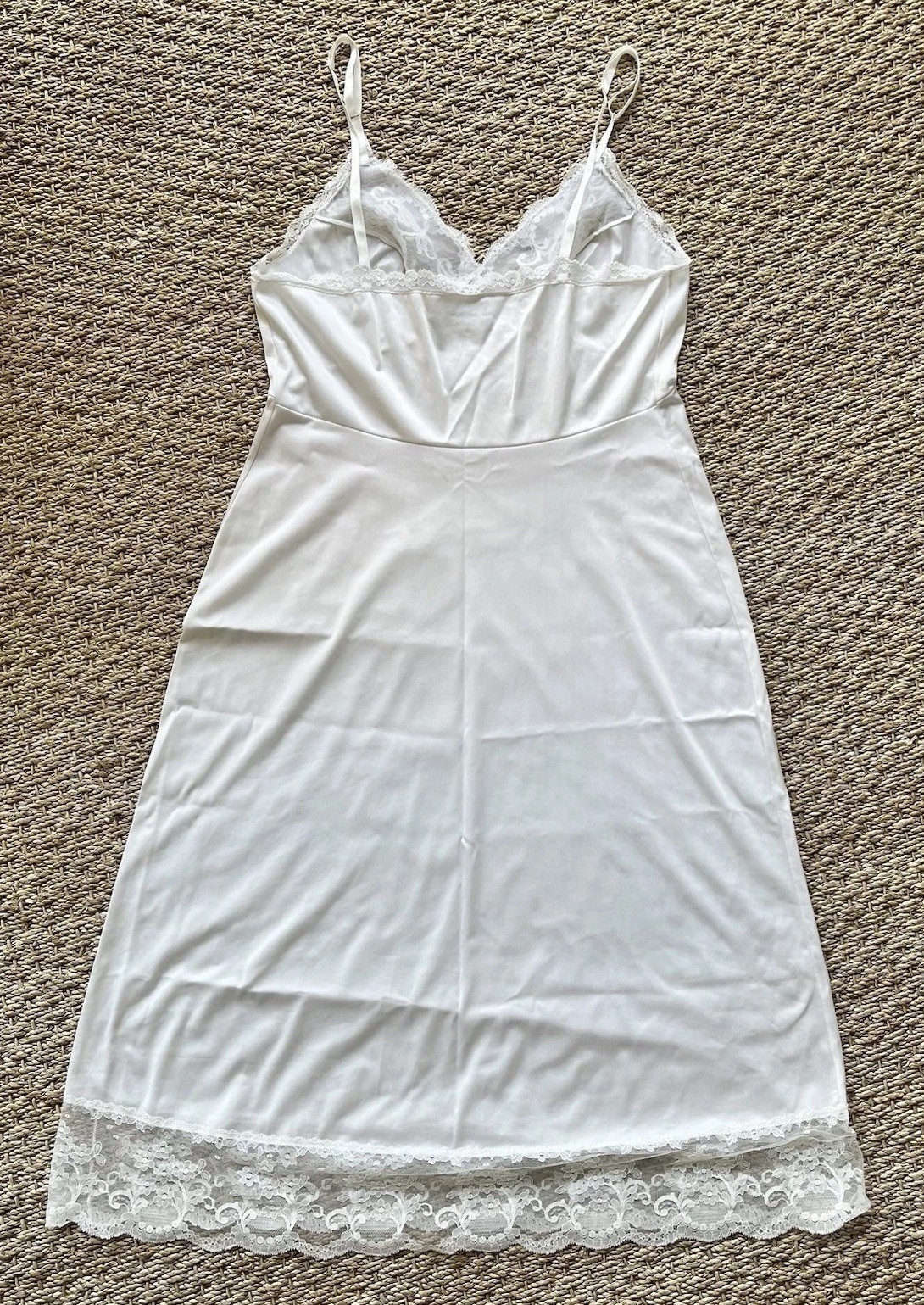 70s/80s Vintage Vanity Fair White Lace Trim Slip Antron III Nylon Size 36 TT