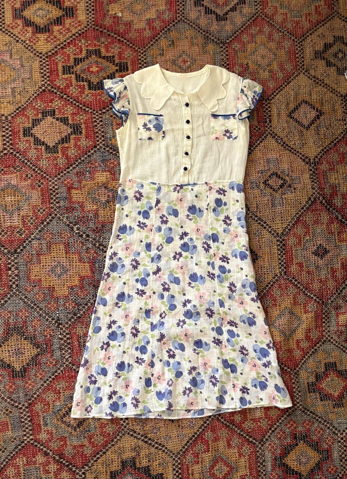 Beautiful 1930s True Vintage Dress Unique Collar And Buttons