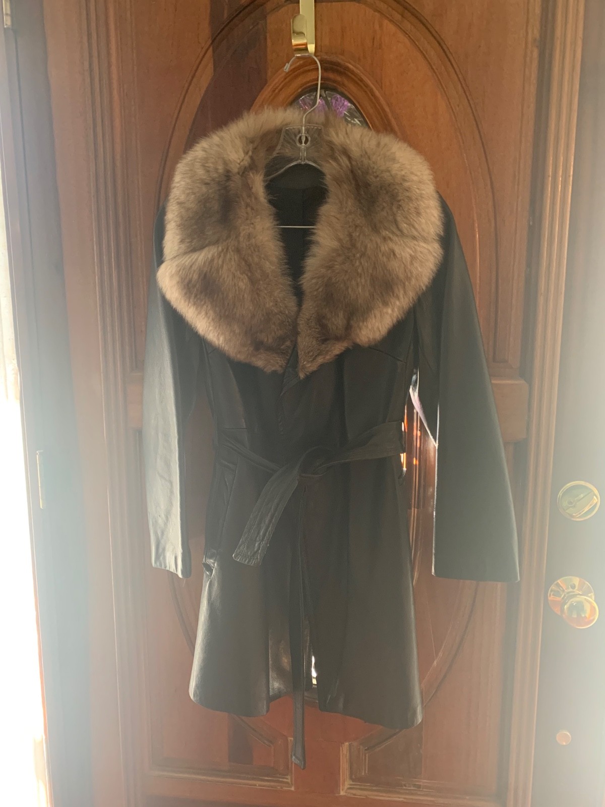 Vintage Black Leather Coat w Fox Fur Collar Timeless Luxury Mob Wife Classic