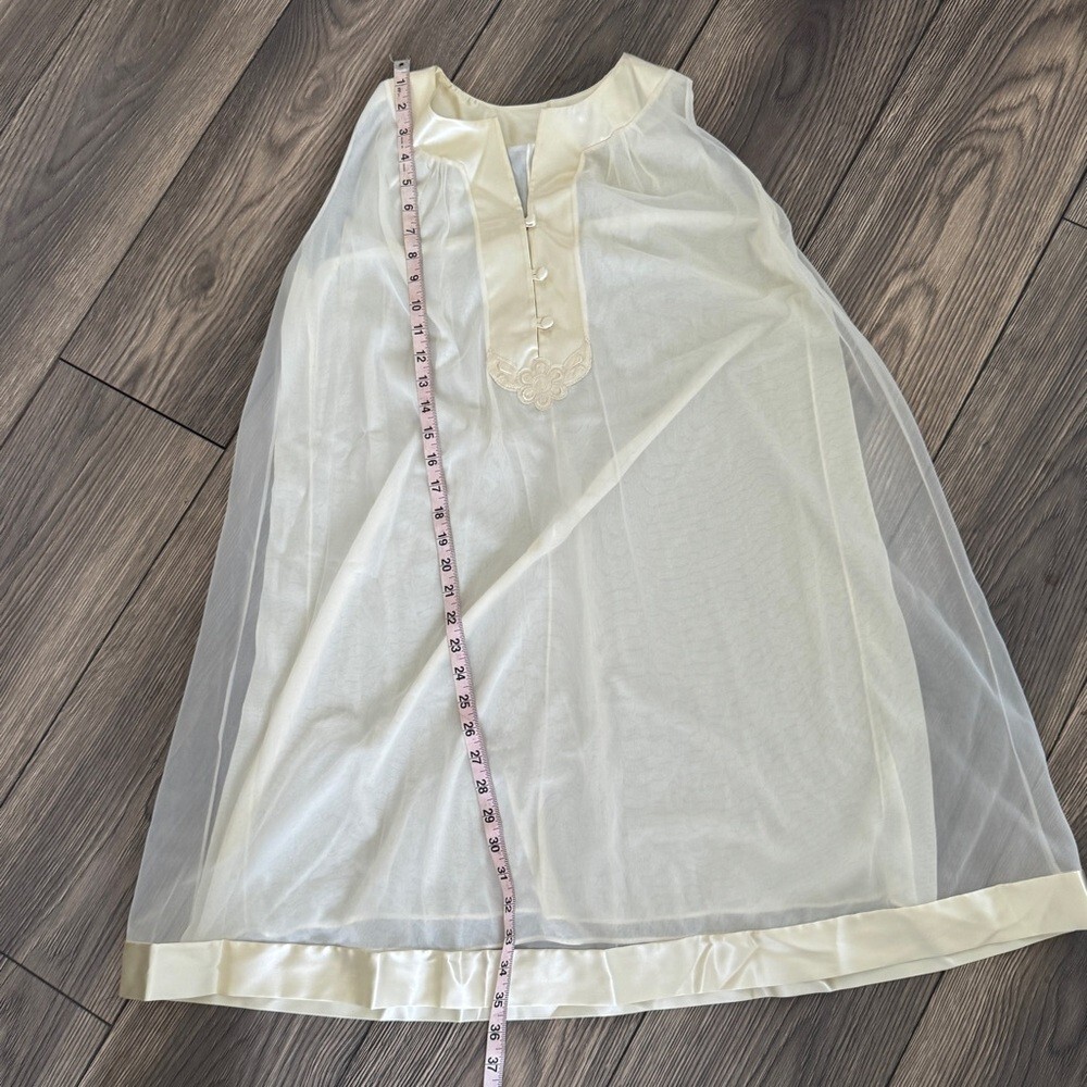 1960s Vintage Pale Almond Yellow Gossard Short Peignoir Nightgown & Robe Set