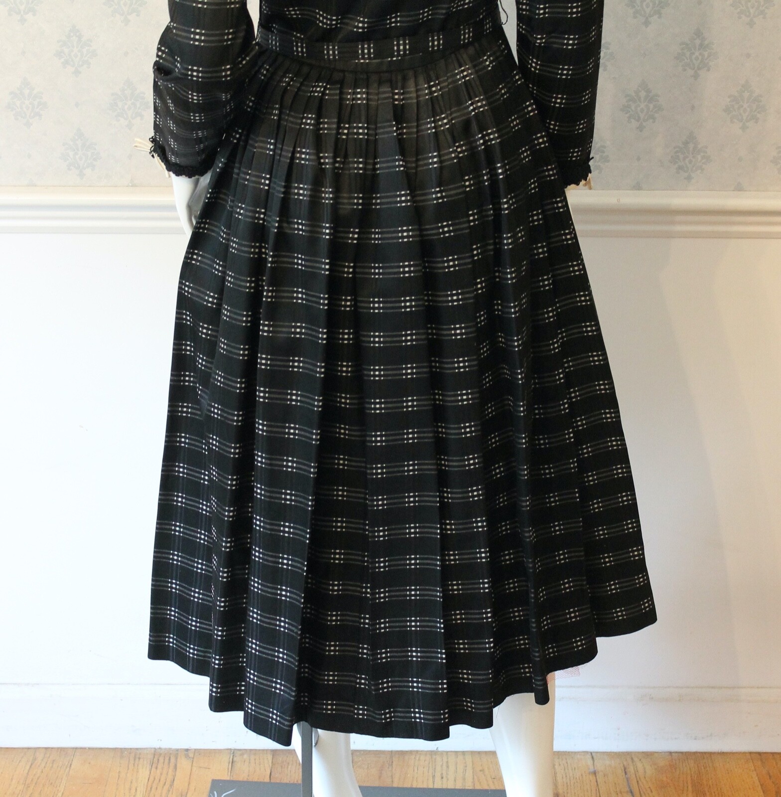 Vintage 1950s Black and White Checkered Long Sleeve Swing Skirt Dress