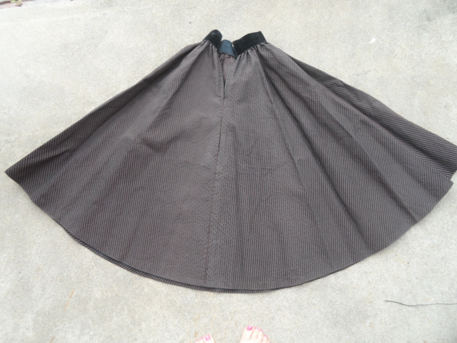 Ilene Ricky Vintage 50’s 40’s full circle skirt black brown XS velvet stripe