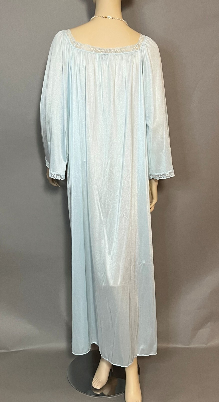 Vintage Brownstone Studio long sleeve floral embroidered nightgown size Large