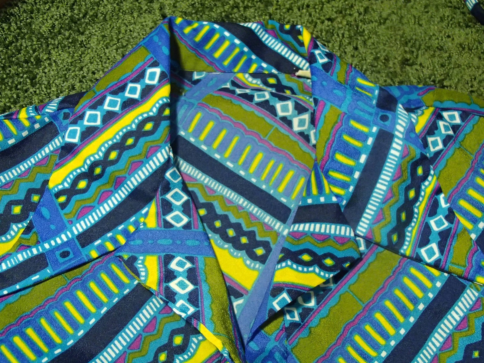 vtg 60s PSYCHEDELIC PRINT dress dagger collar crepe fabric covered buttons Large