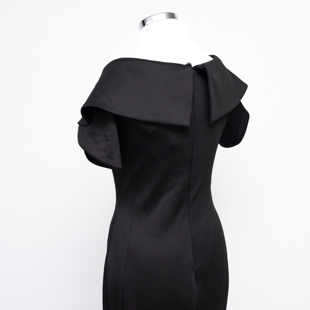 Black Halo. Fiori Black Stretch Gown.