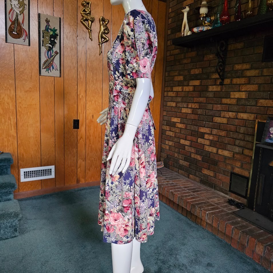 Vintage 80s Trad Wife Full Bloom Cottage Floral Puff Sleeve Modest Tea Dress M