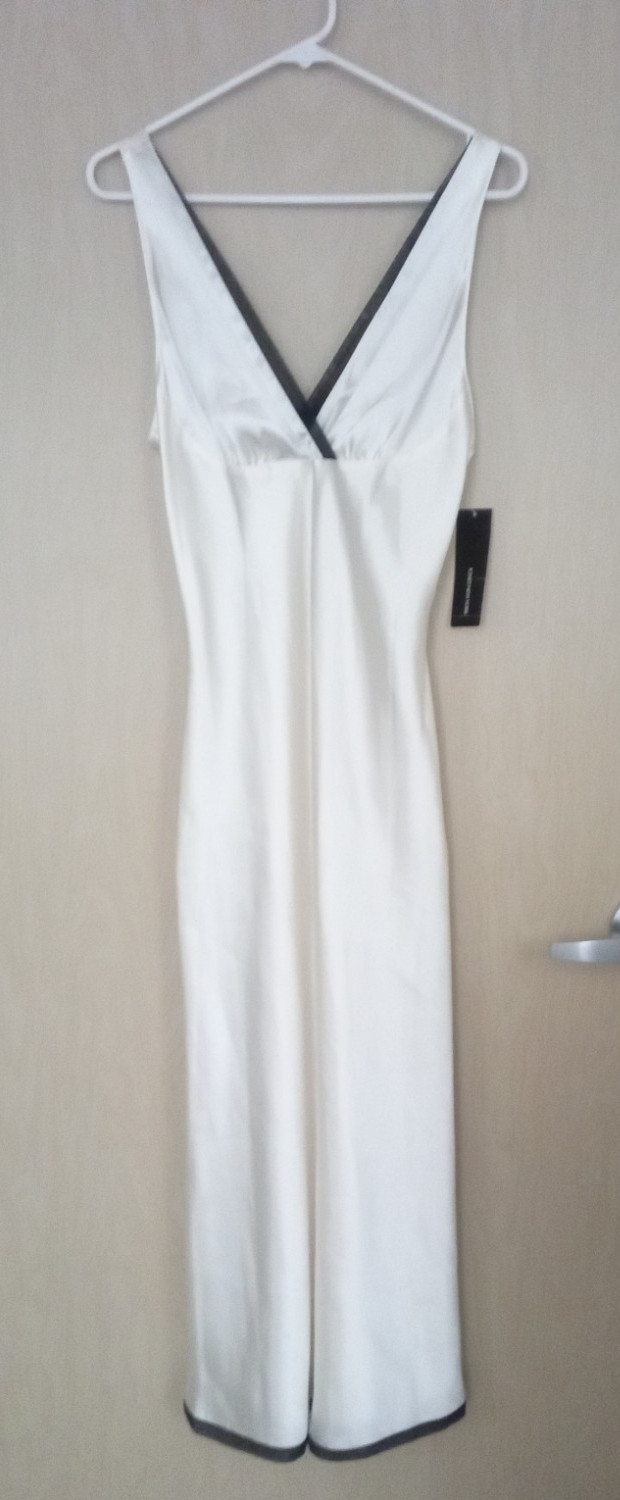 VTG JONES NEW YORK IVORY SATIN LACE BLACK TRIM NIGHTGOWN SZ M