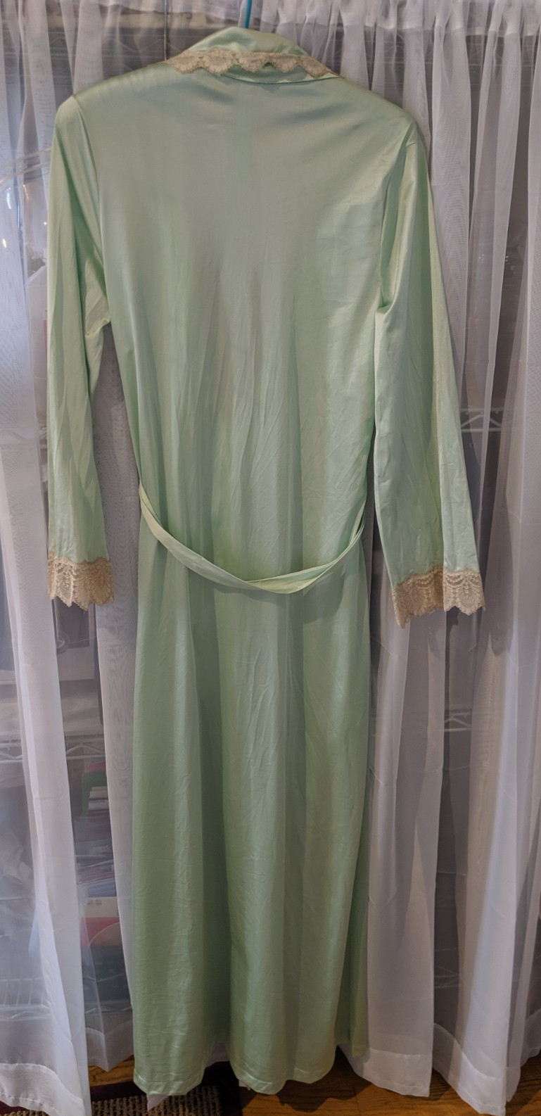 Vintage Nightie Robe Vanity Fair sz 34 57″ long Light green + lace