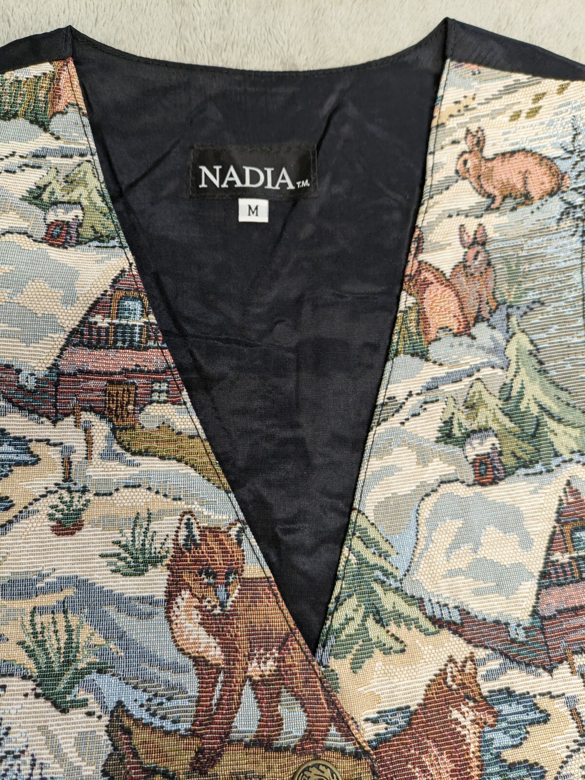 Vintage Nadia Embroidered SNOWY WOODS Tapestry Women’s MED Grandmacore Vest NEW