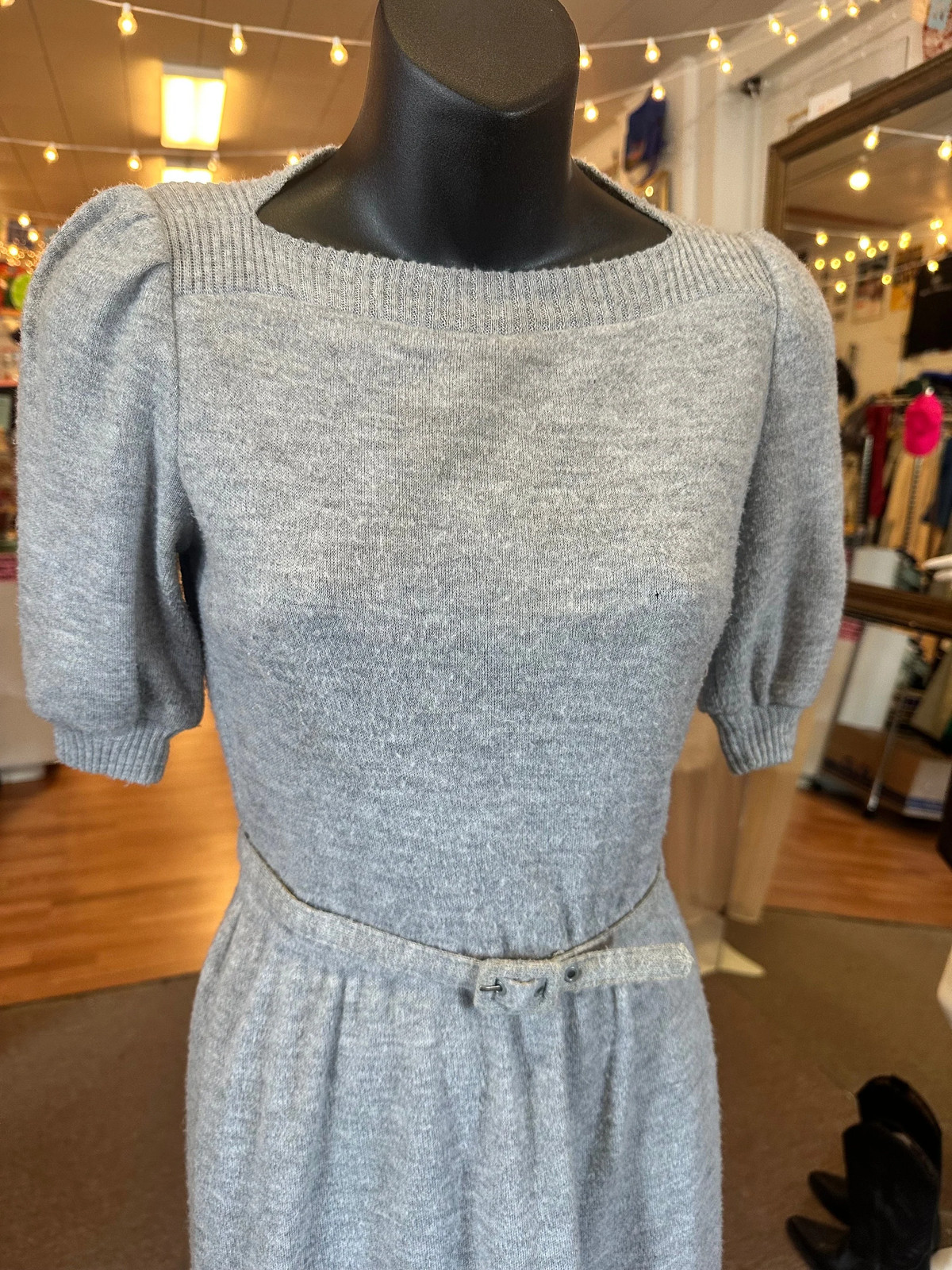 1970’s Jody T of California Knit Gray Dress with Belt S/M.