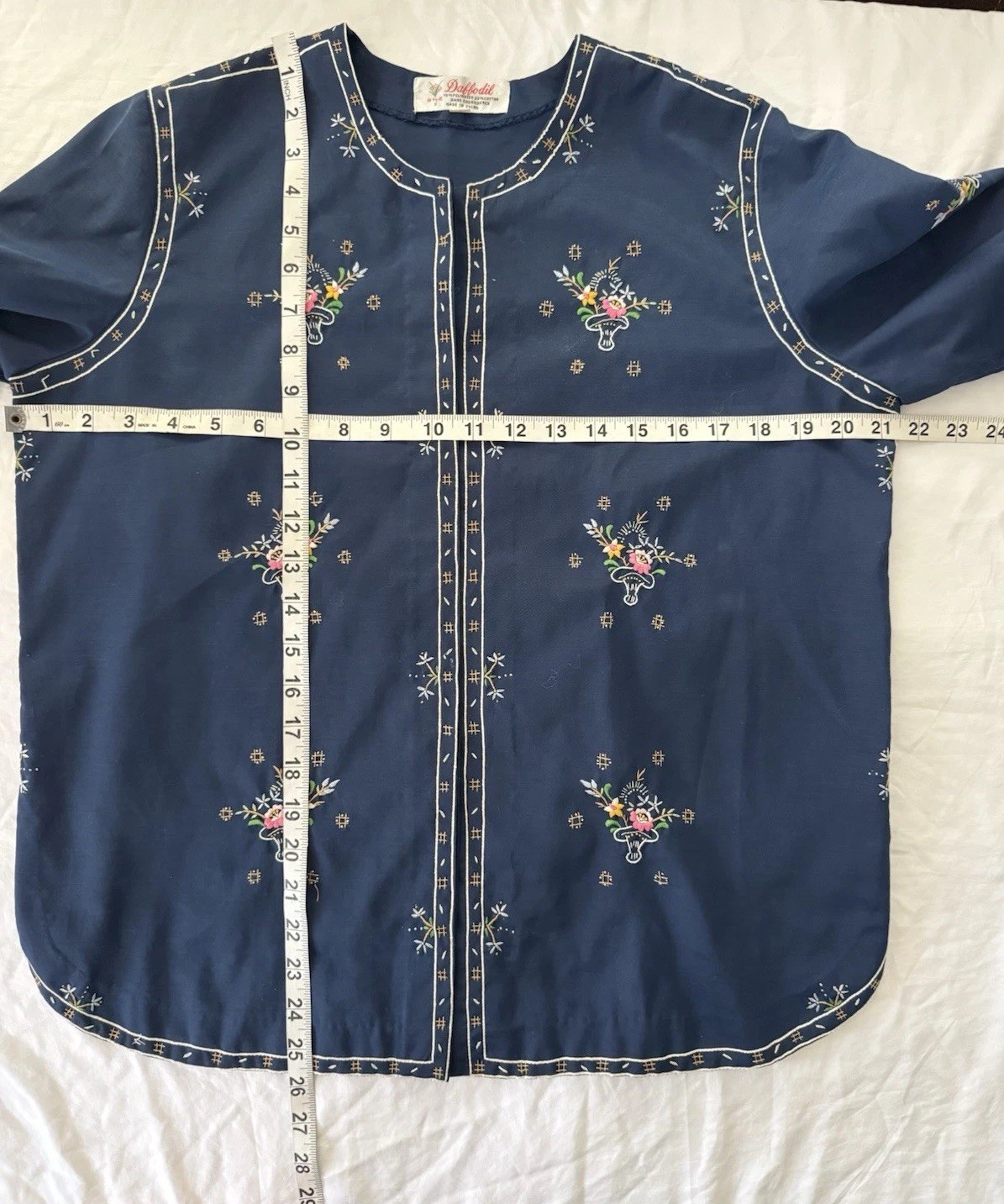 VINTAGE Hand Embroidered xL Daffodil Floral Blouse Navy, Long Sleeve