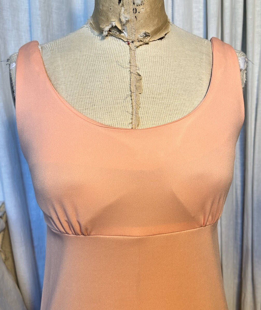 Vintage Womens Peach Knit Sleeveless Empire Waist Long Event Gown Sz XS-S Used
