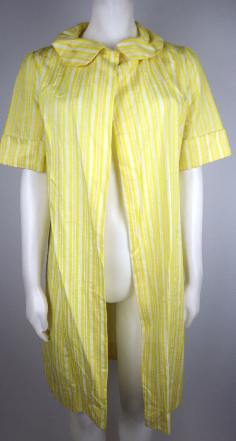 VINTAGE 70s WOMEN’S YELLOW STRIPED SHORT SLEEVE OPEN HOUSE DRESS ROBE – SIZE S