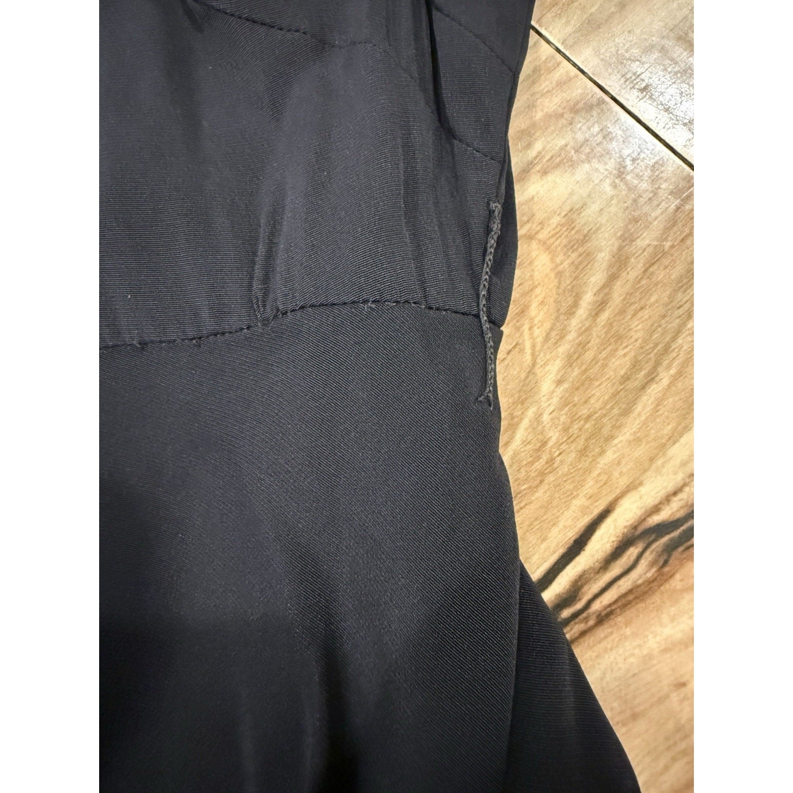 VTG FORM FIT NEW YORK BLACK Embroidered Detail Peplum Keyhole Neckline Dress