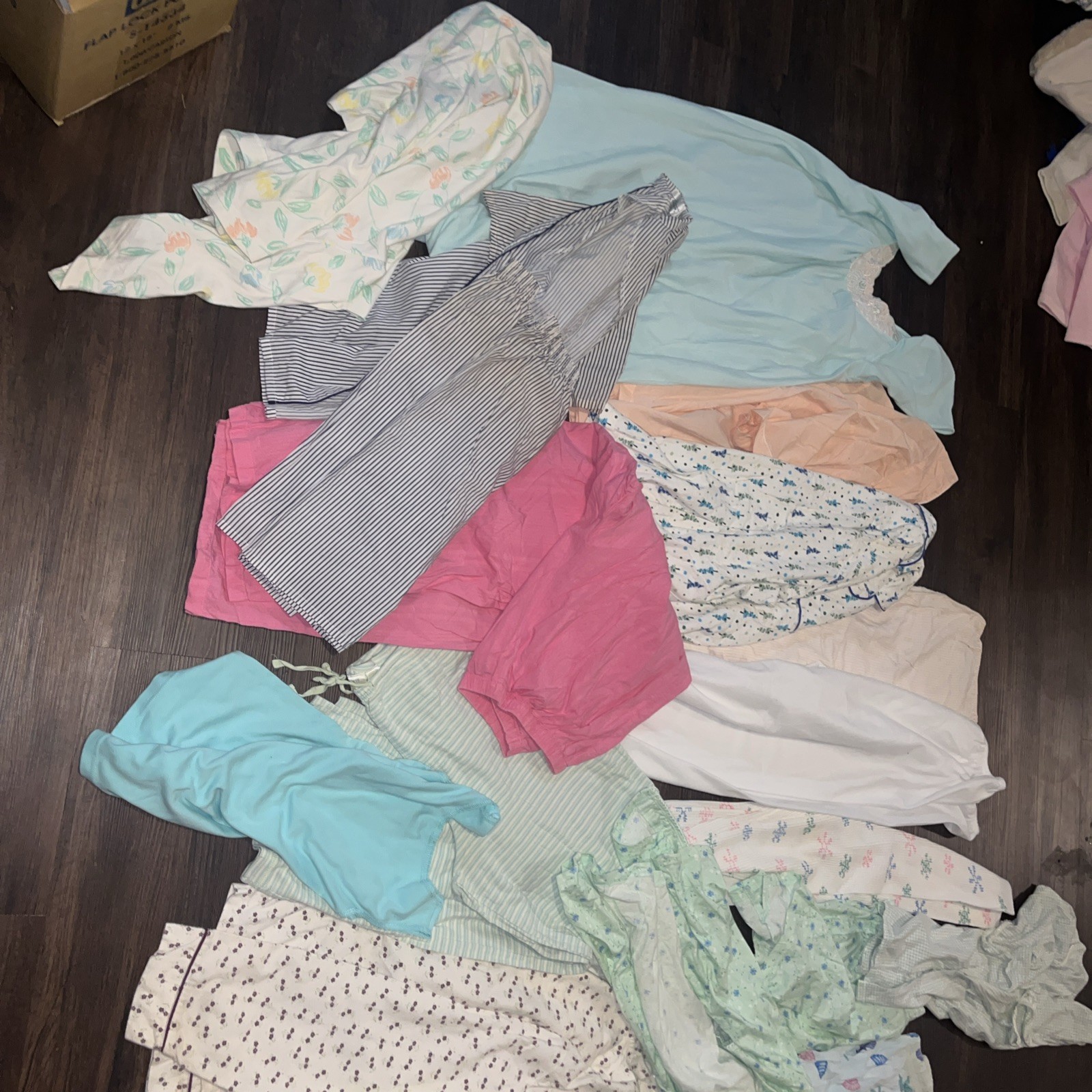 Vintage 90s/00s Women’s Sleepwear Nighties Tops, Bottoms Size S And M Lot Of 25