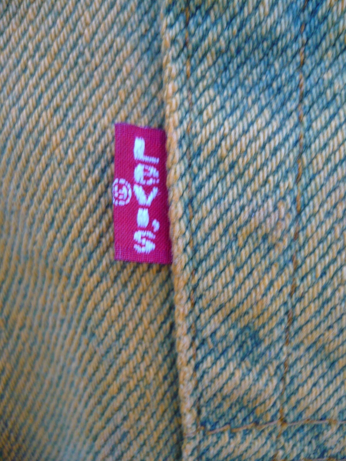 🌞 Levi’s Capri Jeans With Silk Detail Trim