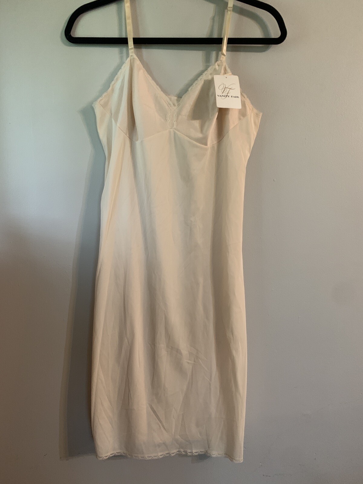 1980’s Vanity Fair Tricot Nylon Nude Full Slip Siez 34 Made USA New