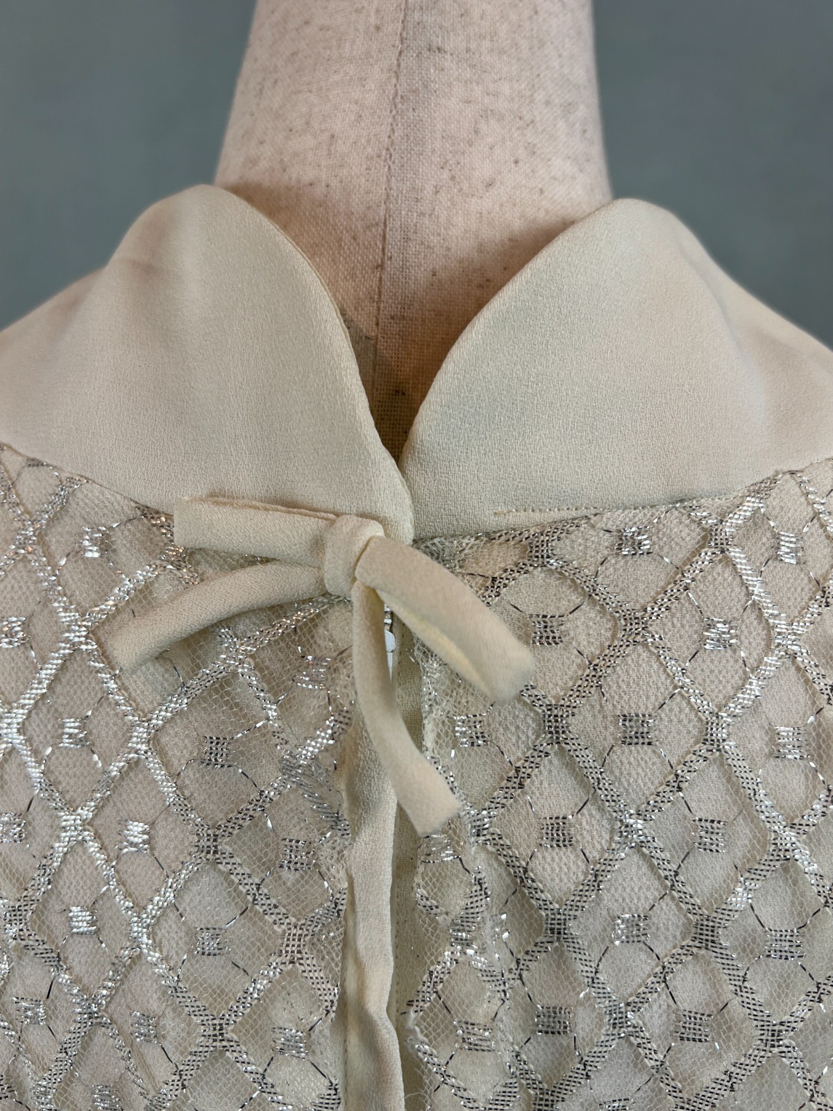 VTG 60’S DESERT FASHIONS LARRY SAKIN CREME SILVER LACE COCKTAIL WEDDING DRESS