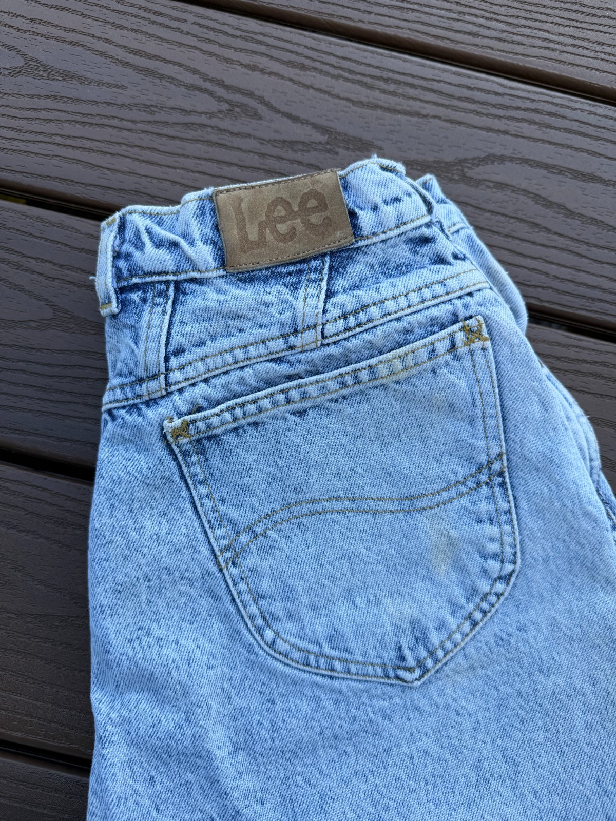 90s Vintage Lee Jeans 28×26 Femme High Waisted Contrast Trim Light Wash Mom Jean