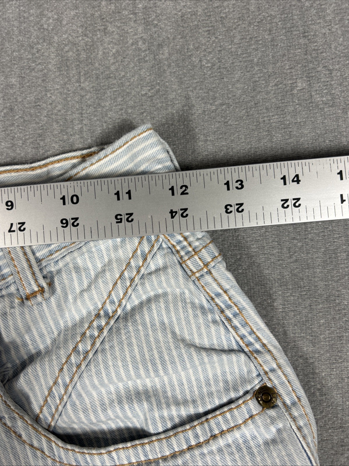 Woman’s Zena Size 4 Light pinstripe denim jeans Vintage
