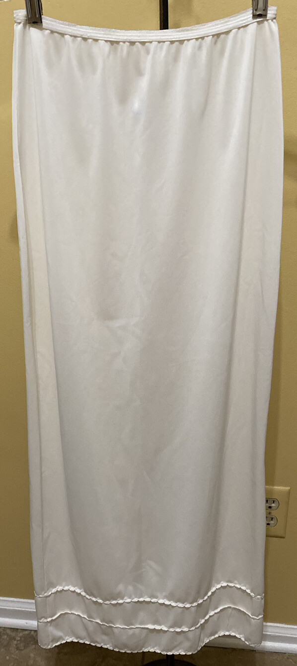 VINTAGE LINGERIE AMERICAN MAID OFF WHITE MAXI NYLON 37” LONG HALF SLIP SMALL
