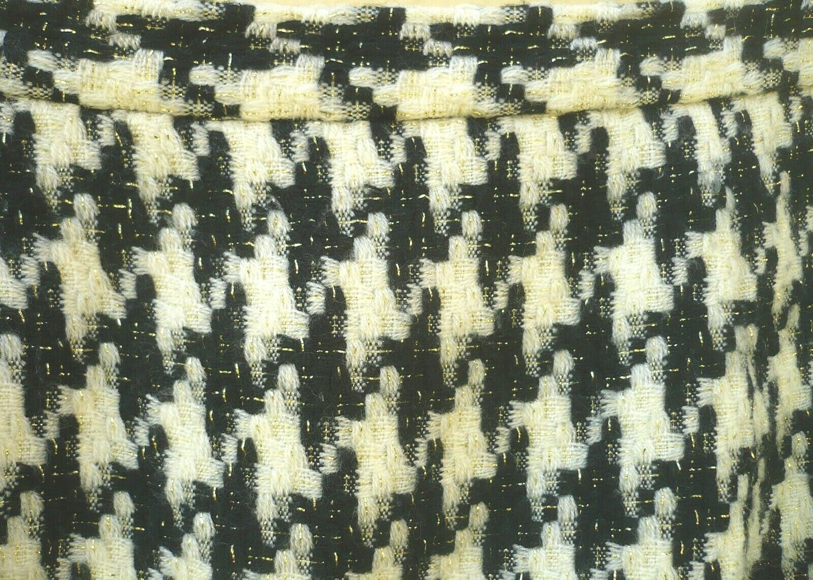 VTG HOUNDSTOOTH PLAID M L CHRISTMAS GOLD GLITTER BLACK WHITE STRAIGHT KNEE SKIRT