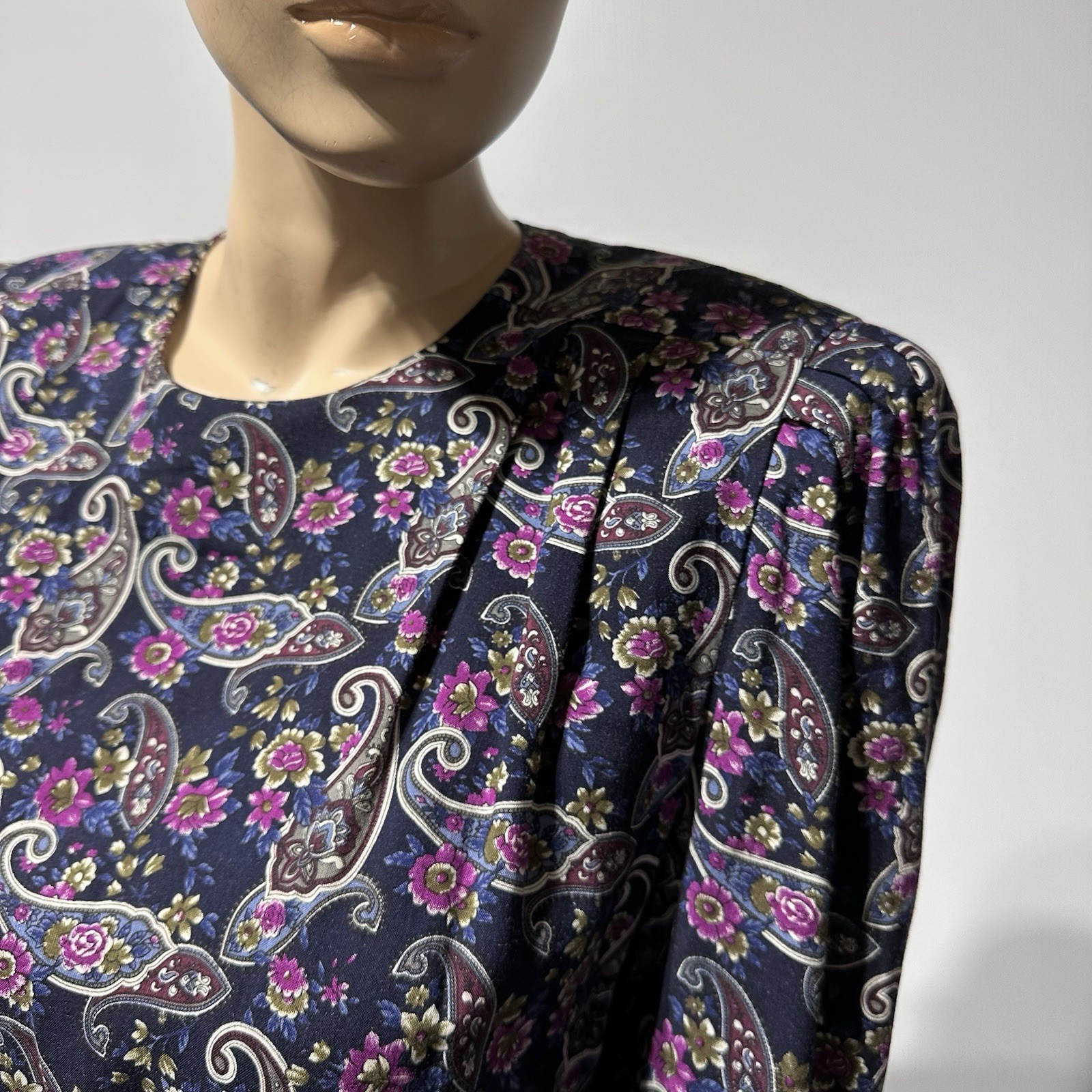 VTG 80s KARIN STEVENS Midi Dress Women’s Size 10 Paisley Print Pleated Modest