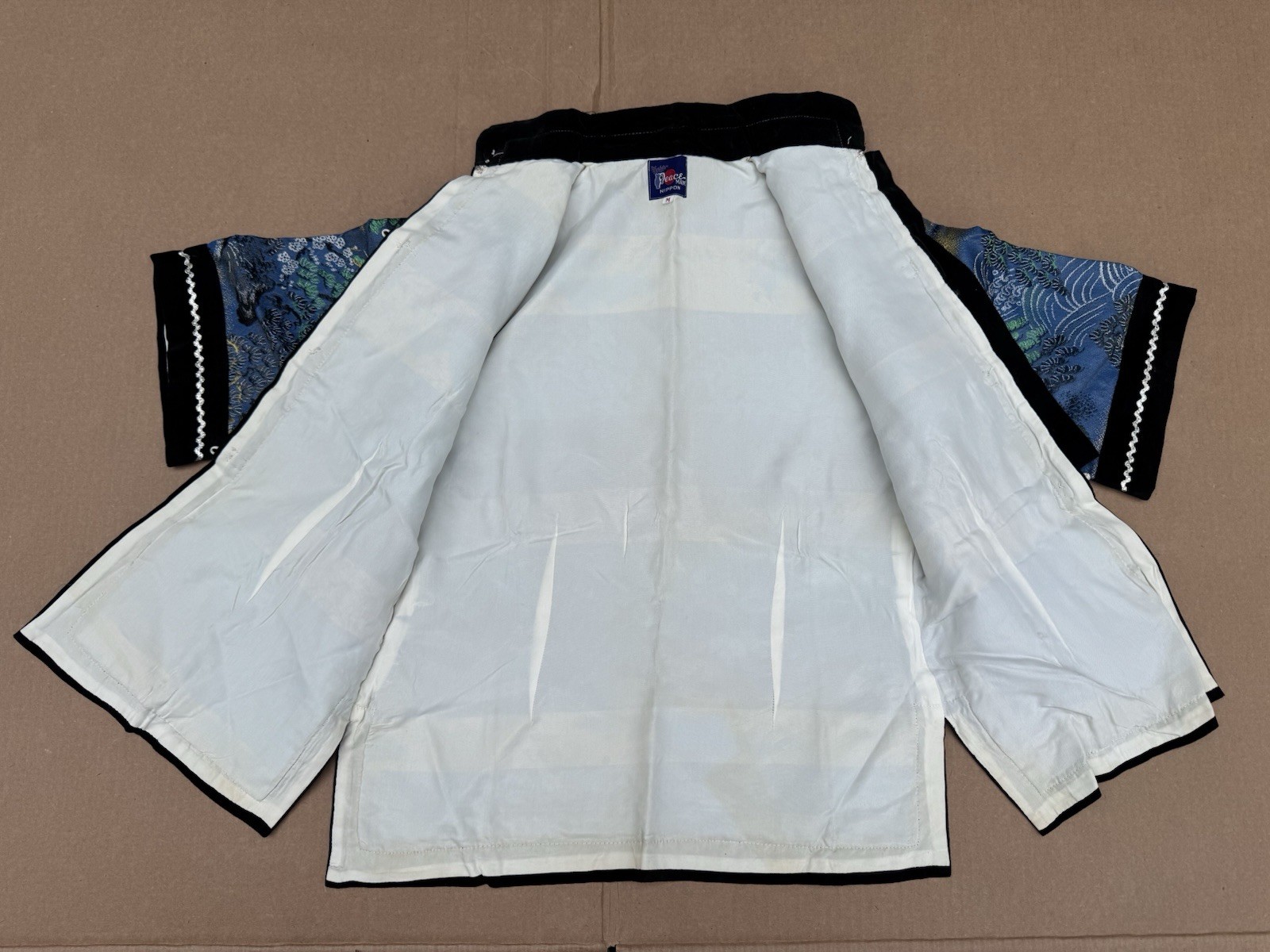 Vtg Peace Made Nippon 日本 Silver Brocade Jacket Black Velvet Trim Medium