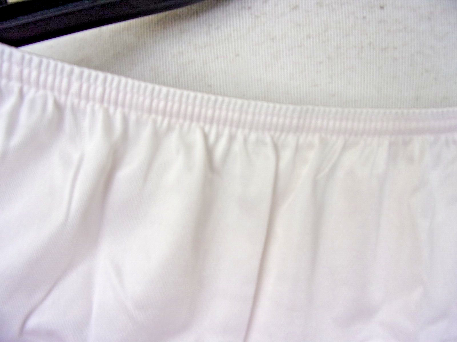 VINTAGE VASSERETTE 1/2 SLIP SZ XL/26 WHITE NYLON DELICATE LACE EVERYDAY