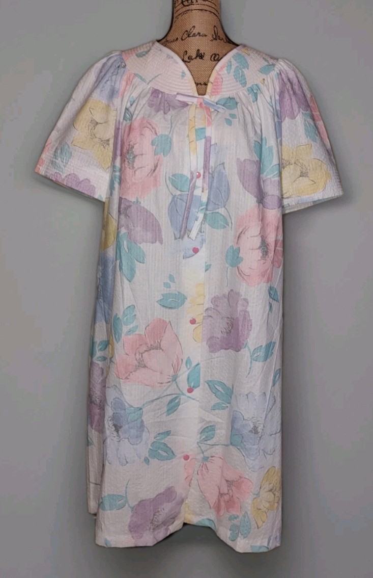Vintage Dan-Ellen – Pretty White Floral Polycotton Snap Robe – Women’s Size 42