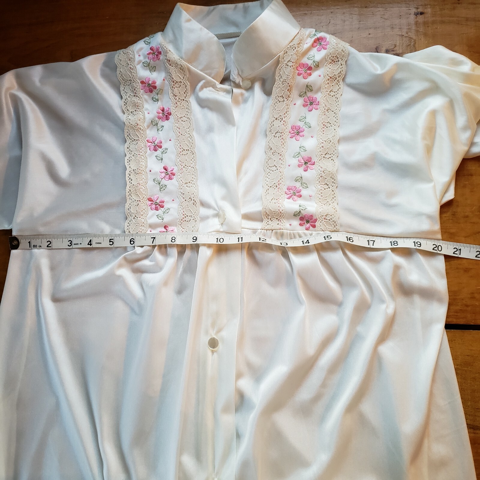 Vintage Robe Size S Cream Nylon Lace Housecoat Lounge Soiree div by Danielle