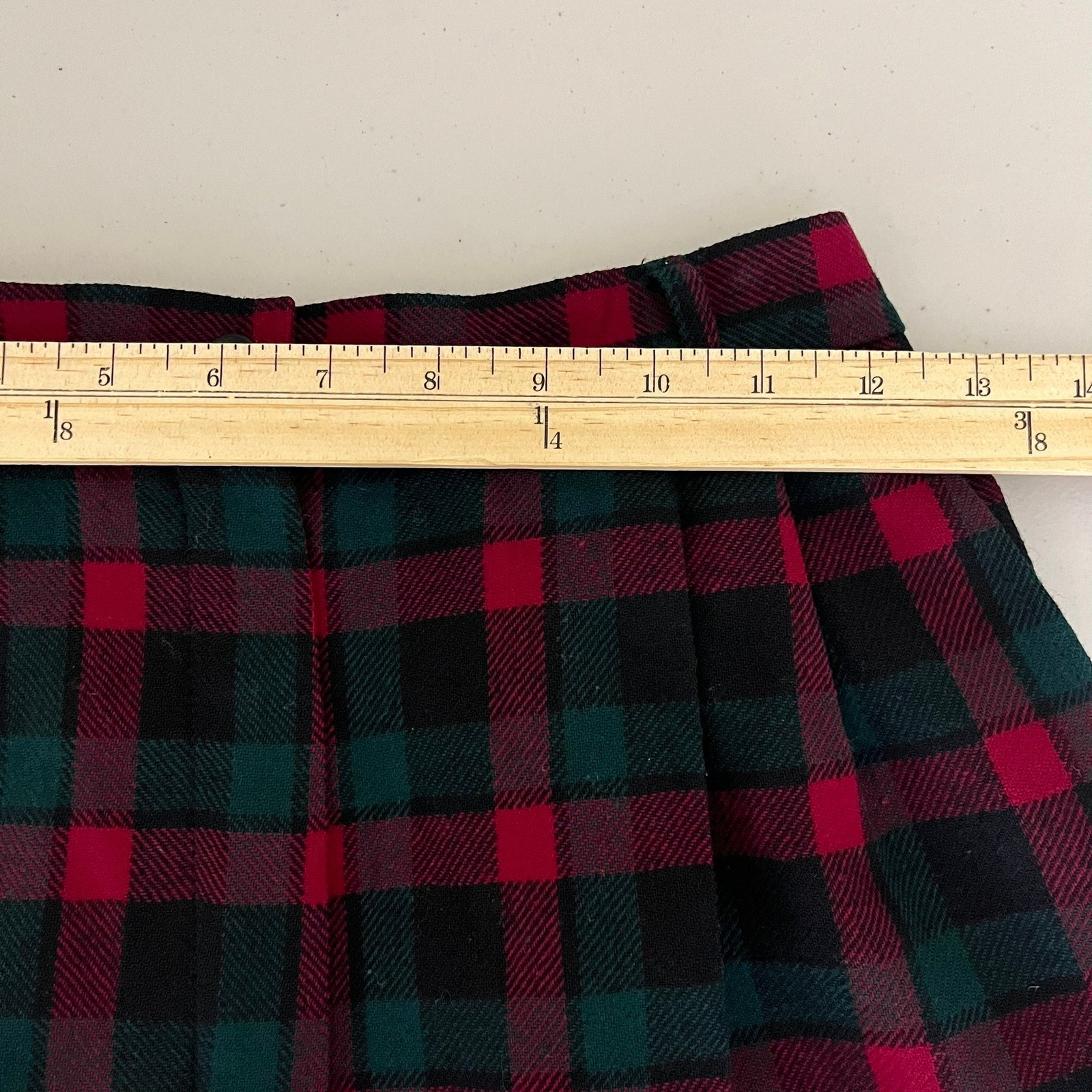 Pendleton Red Green Plaid 100% Virgin Wool High Waisted Pleated Shorts Womens 4
