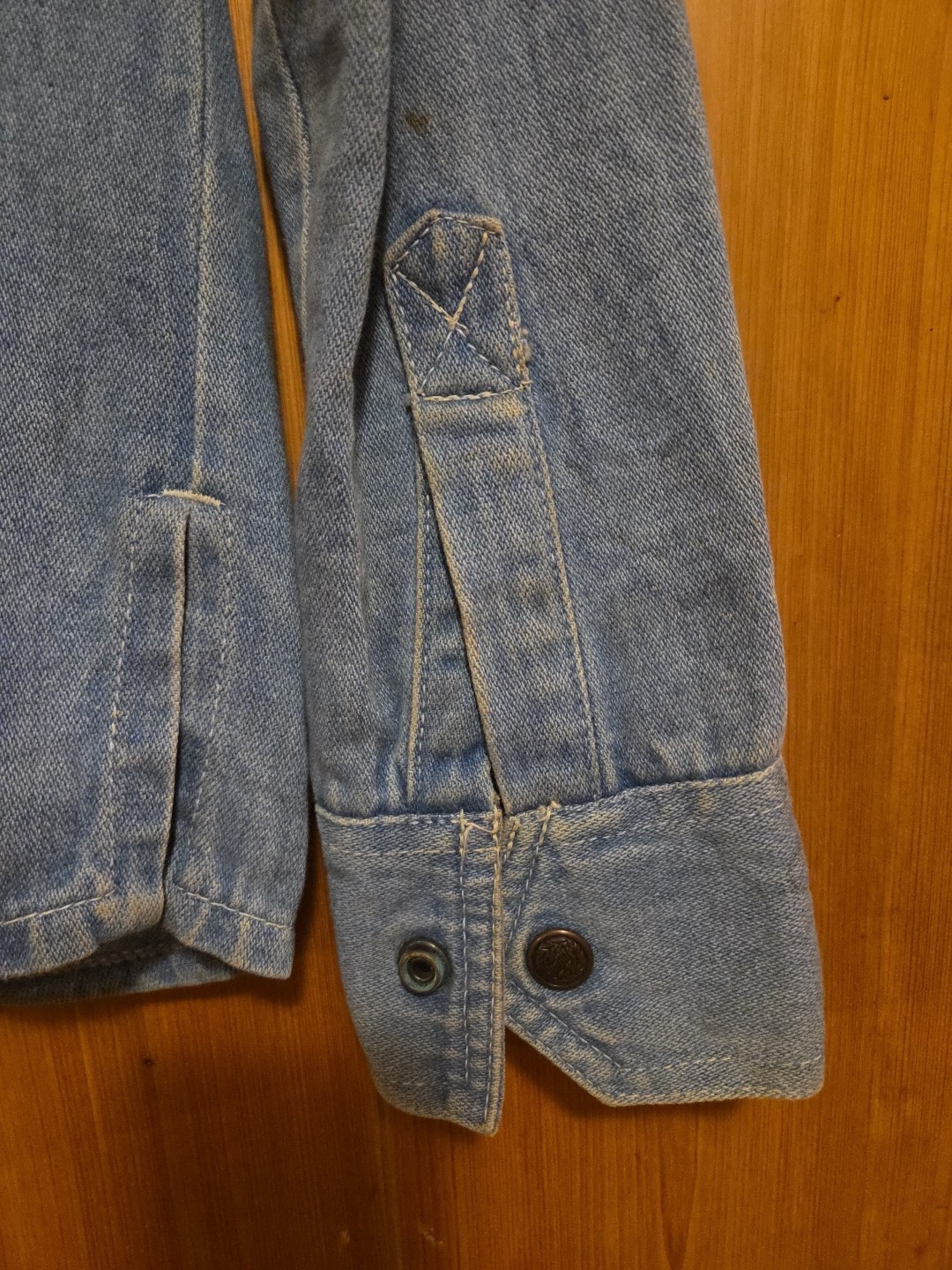 Vintage 60s 70s Women’s Funky Button Up Denim Shirt Size 5 Longstreet NY 16×23