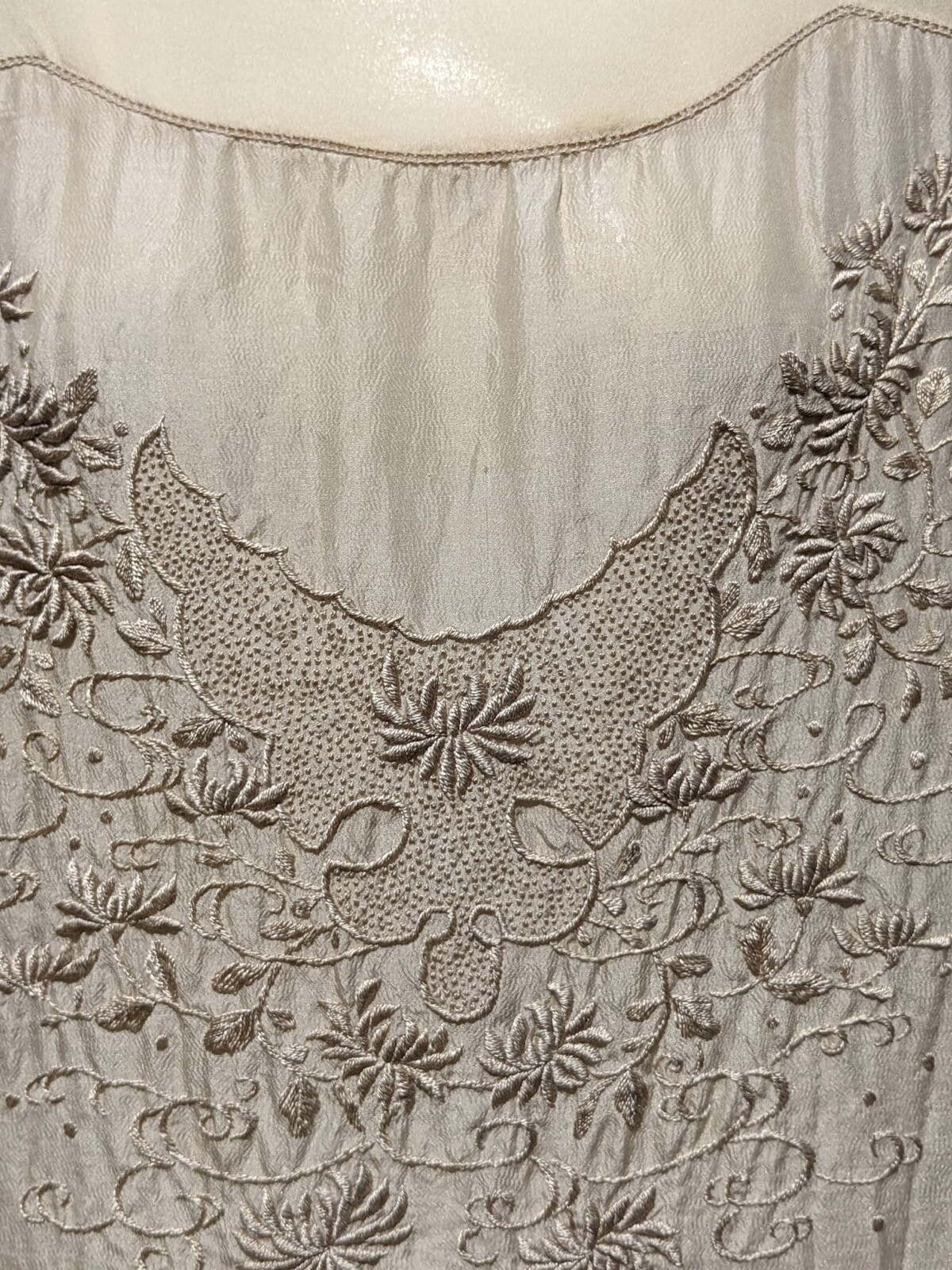 ROMANTIC 1920’S RICH HAND EMBROIDERED SILK CHIFFON & CREPE DRESS