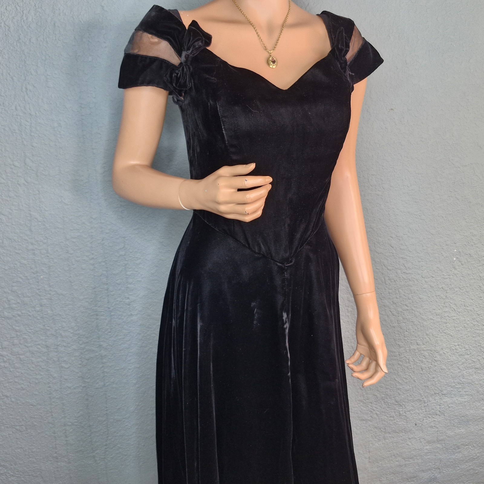 Vintage 90s Y2K Victoria’s Secret Moda Intl Black Velvet Gown Illusion 8/S