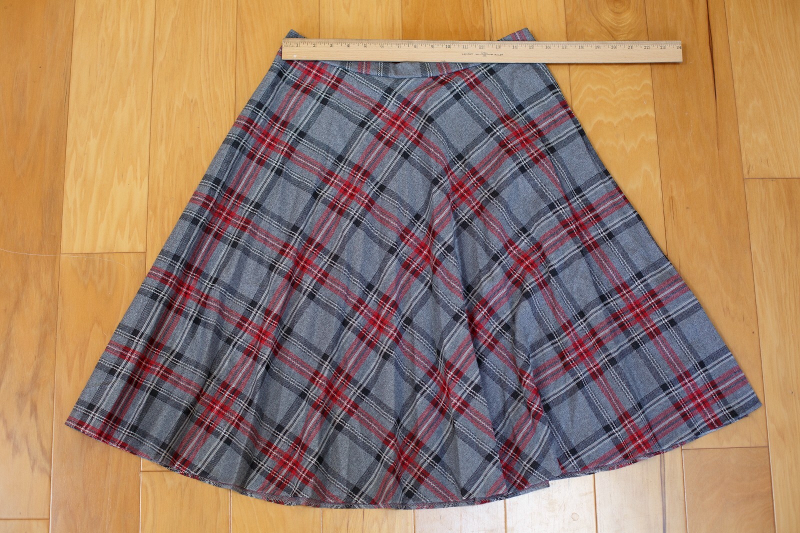 Vintage 1960s Plaid Skirt by Designers Originals – Size 10 Beautiful!
