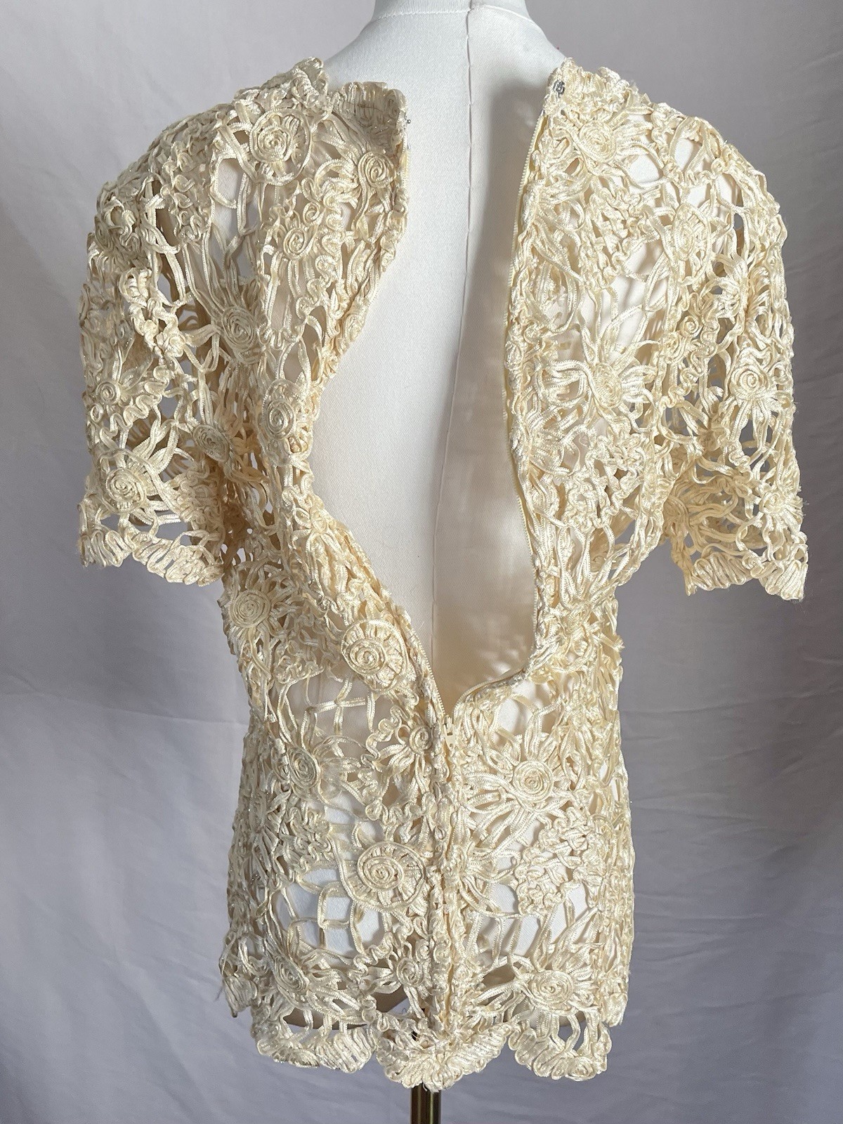 Vintage Boho ribbon crochet short sleeve shirt VTG 1950s Cream And Gold Metallic