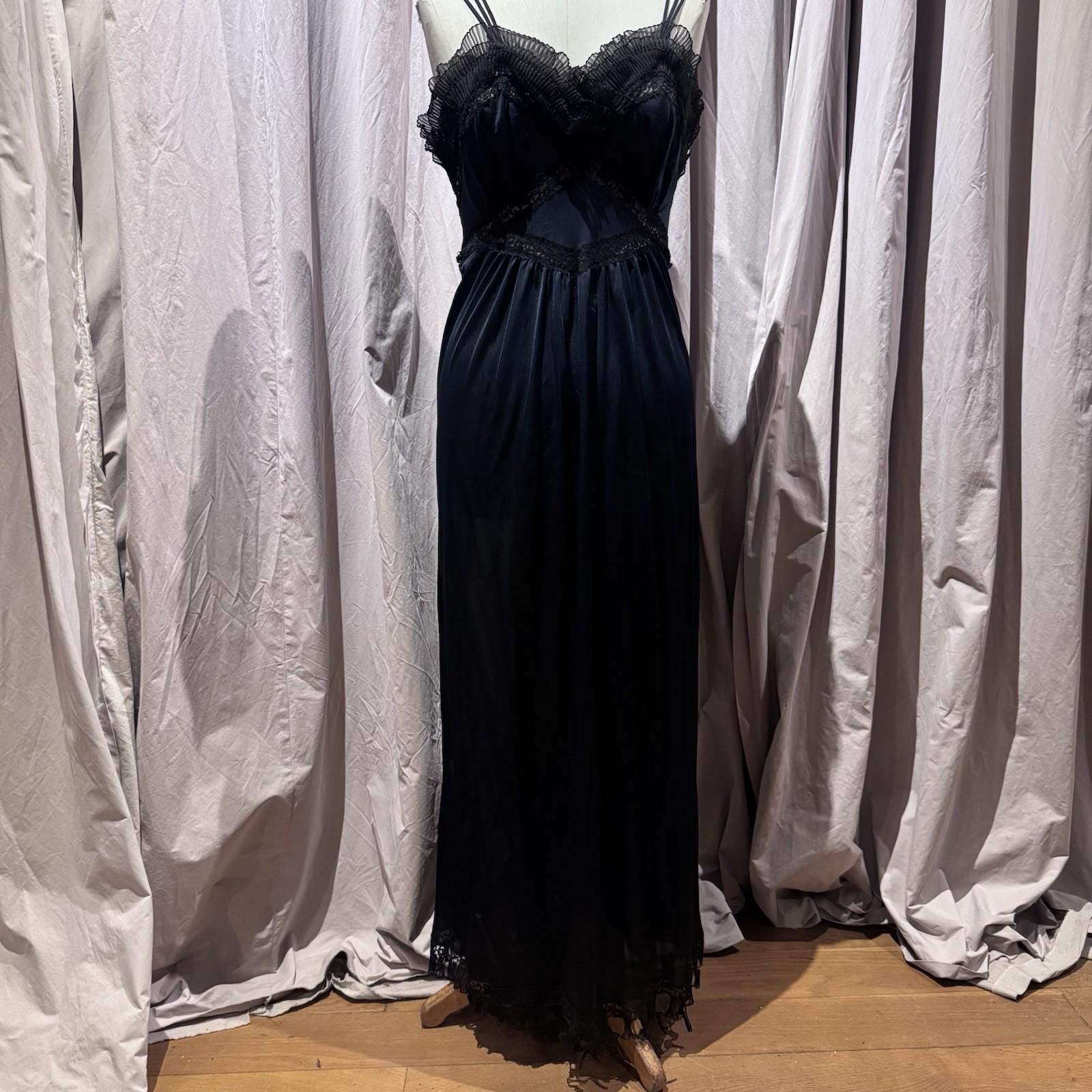 VTG Pleated Ruffle Maxi Boudoir Nightgown M