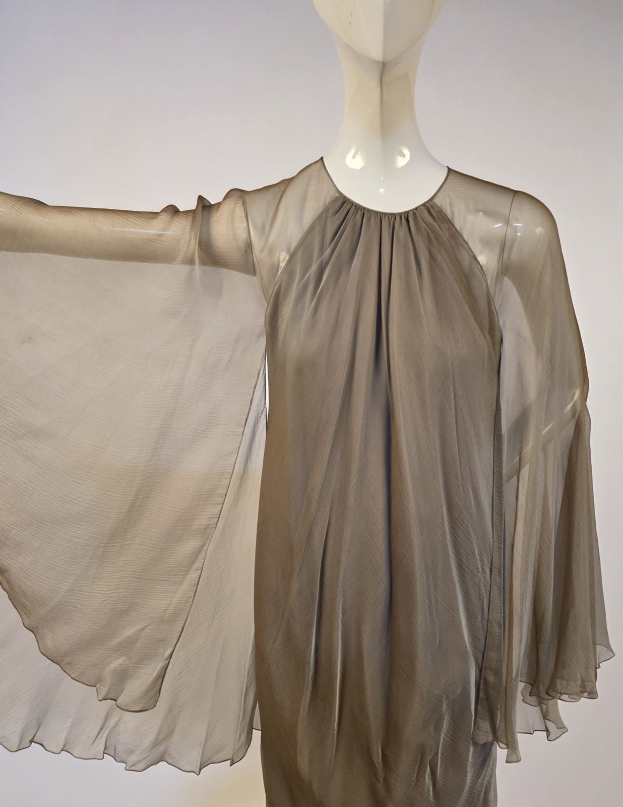 VINTAGE 1970’S DESIGNER OSCAR DE LA RENTA SILK CHIFFON EVENING GOWN DRESS 