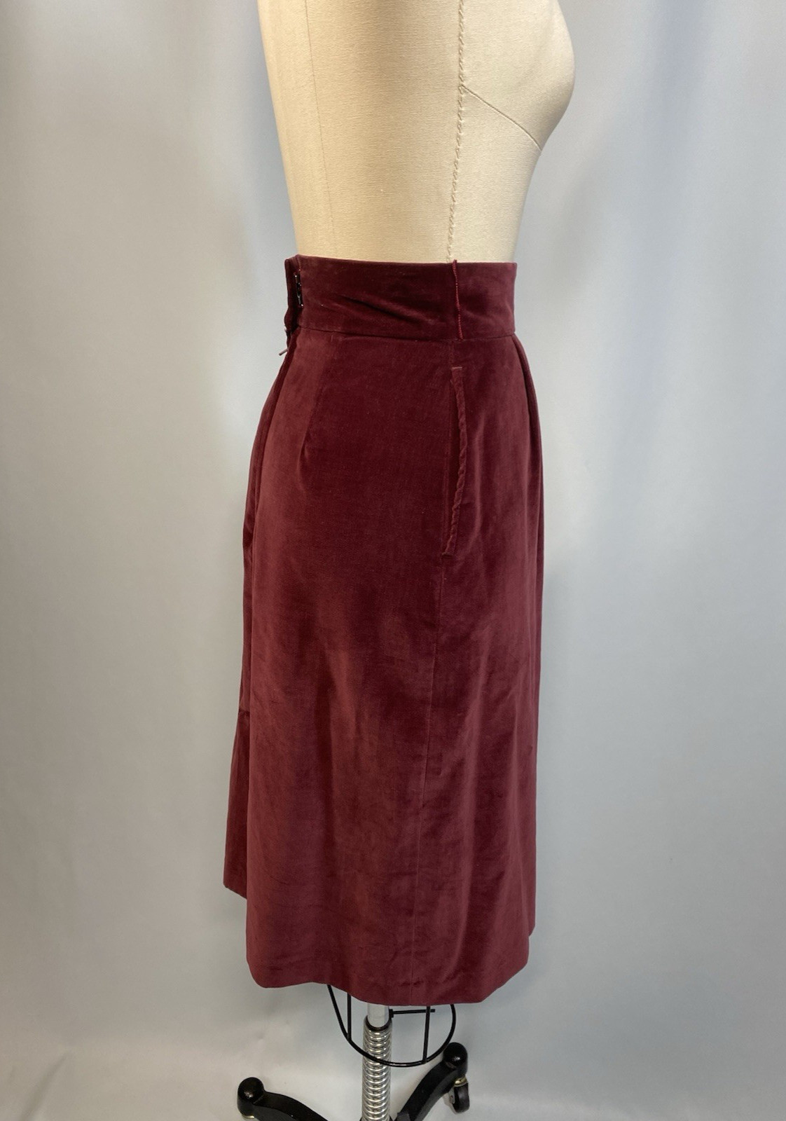 Vintage Skirt Suit Women’s SIZE EXTRA SMAL XS 5 red velvet 70s 80s VINO DE CASA