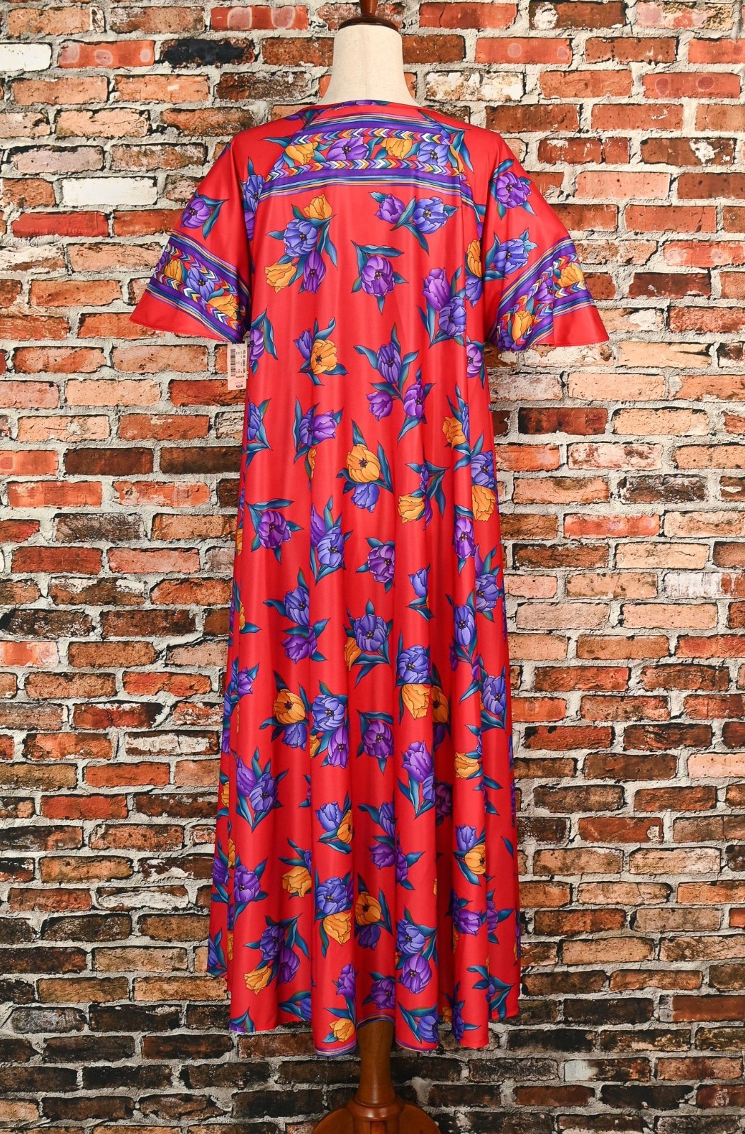 DEADSTOCK – Vintage 70s Red & Purple Floral TIGER LILY House Dress