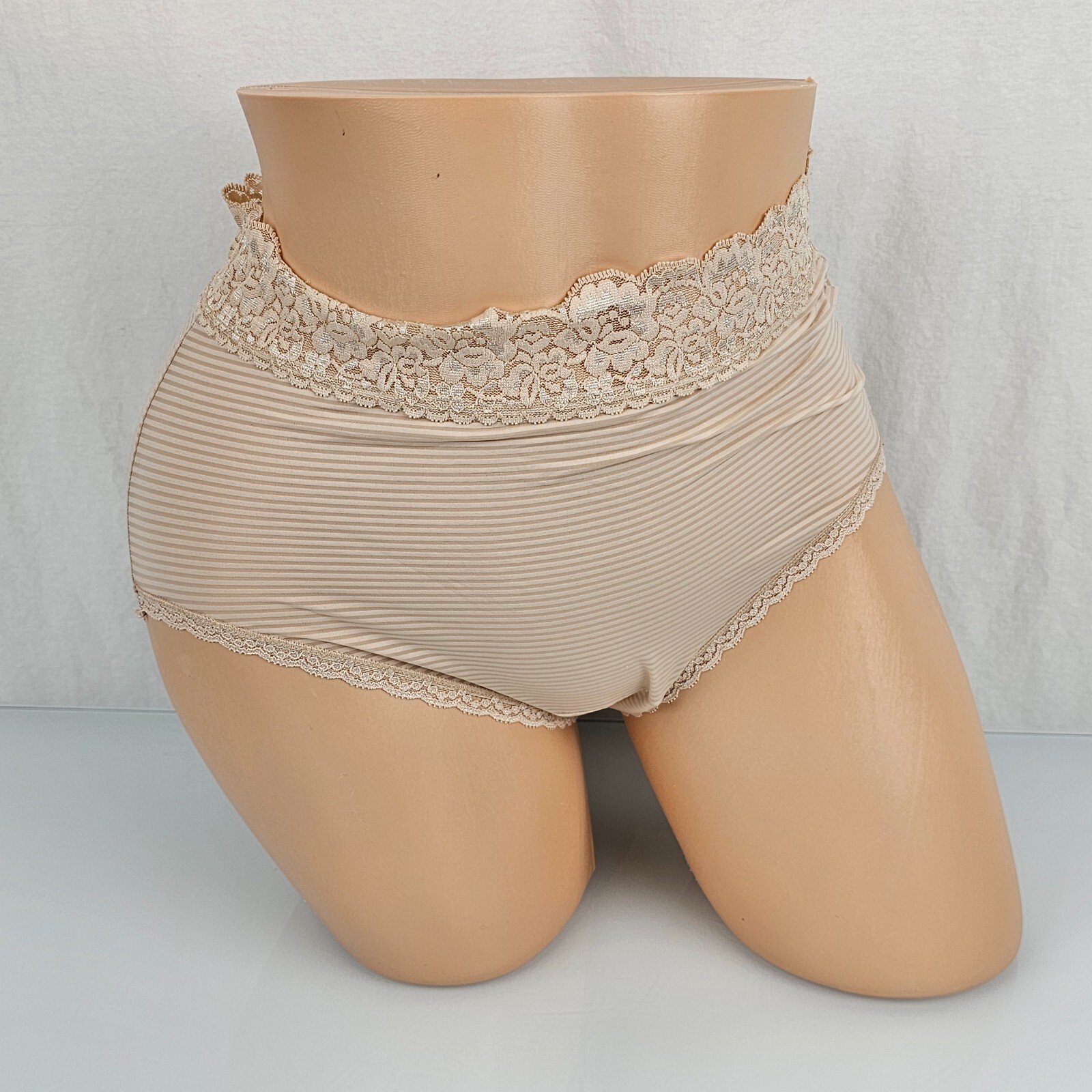 Vanity Fair Flattering Lace Full Brief Granny Panties Taupe Tan Nylon 7 L