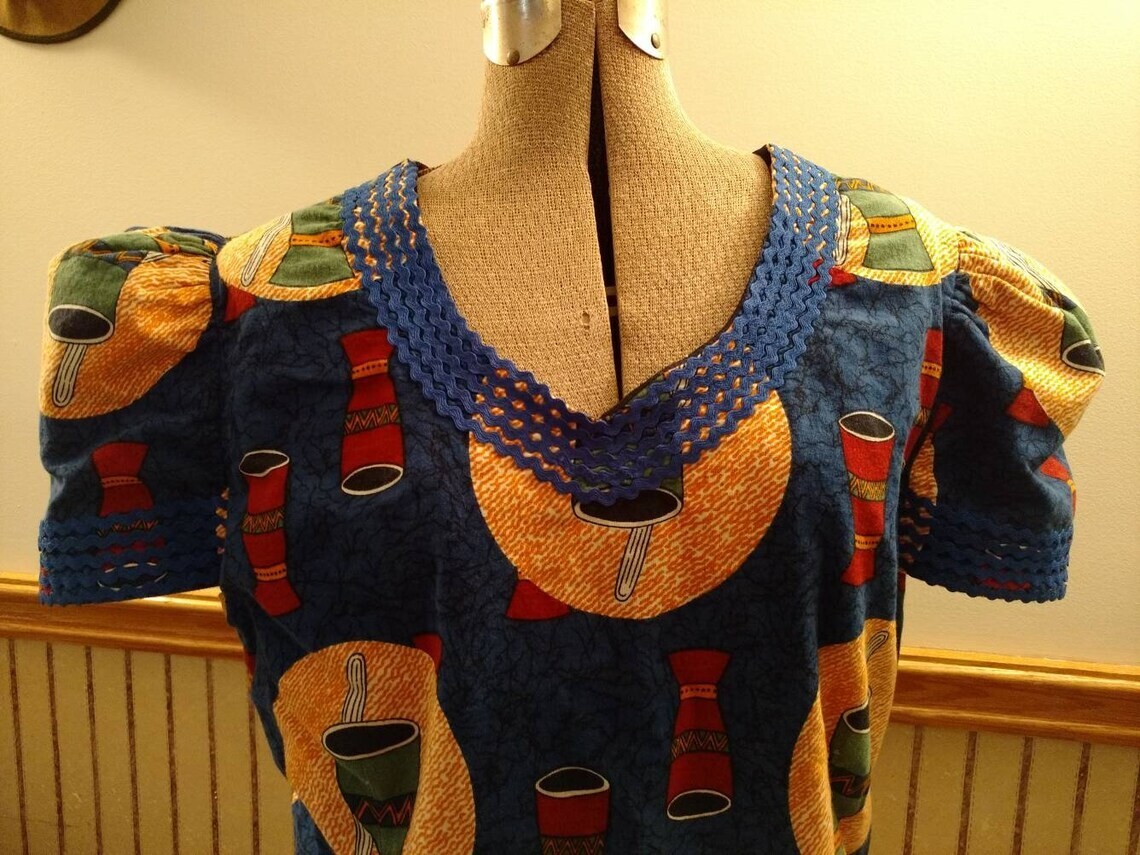 Vintage Ethnic African Shirt 42″B Tribal Drum Print Top Music Festival Blouse