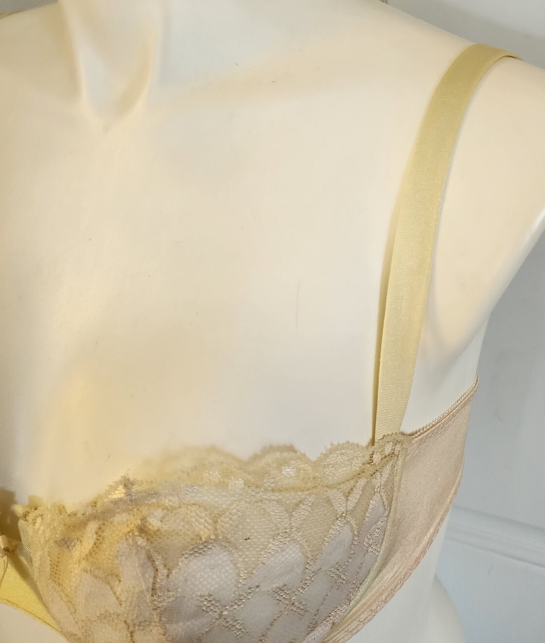 Vintage Hanes Her Way Lace Underwire Demi Bra Sexy Sissy Pin-up Ivory Size 38C