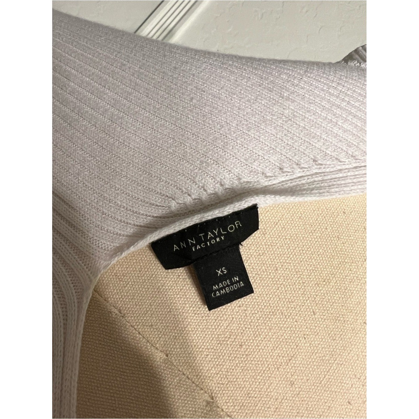 vintage full length white ribbed v-neck top with cap sleeves